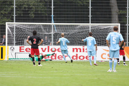 Bieler schiet recht door het midden binnen Bieler schiet recht door het midden binnen