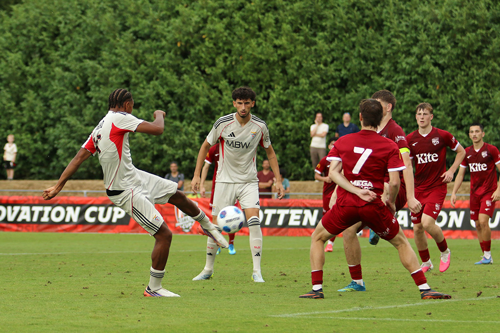 Adelaide United FC - SL Benfica