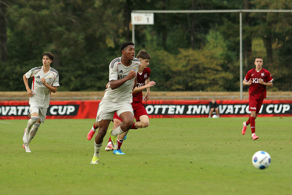 Adelaide United FC - SL Benfica