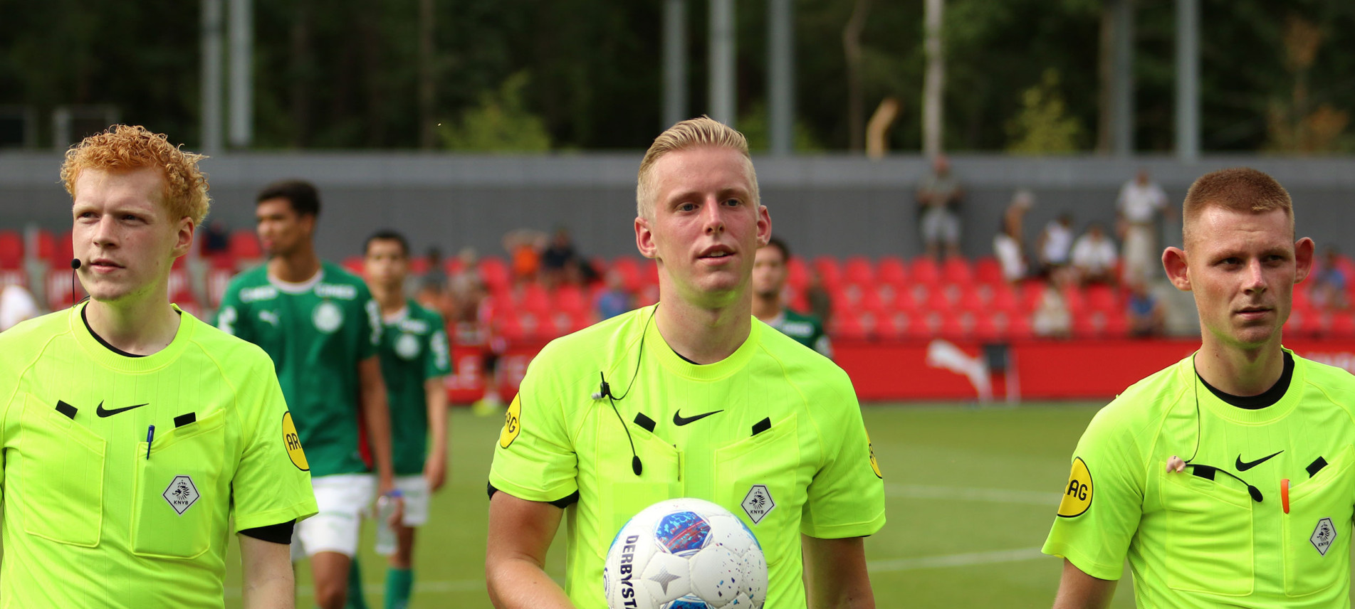 "The game is much faster": Referee De Roos on the new rules